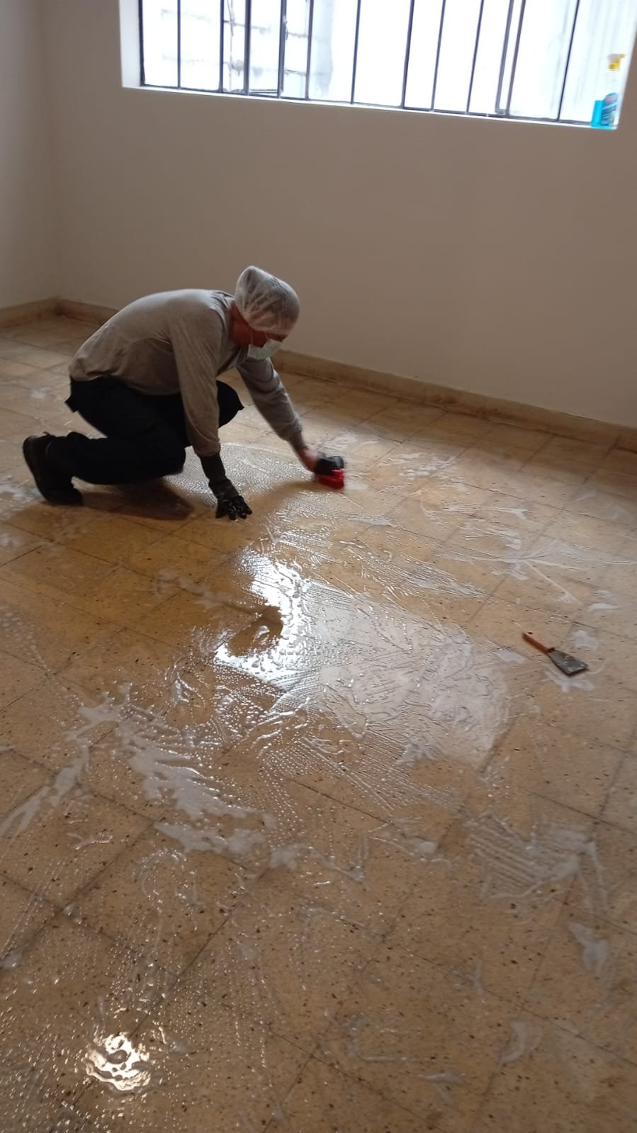 Durante: Limpieza profunda de piso